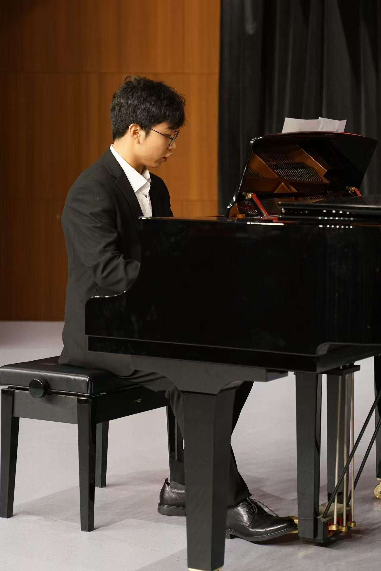 李乐笛 国赛即兴弹唱现场.jpg